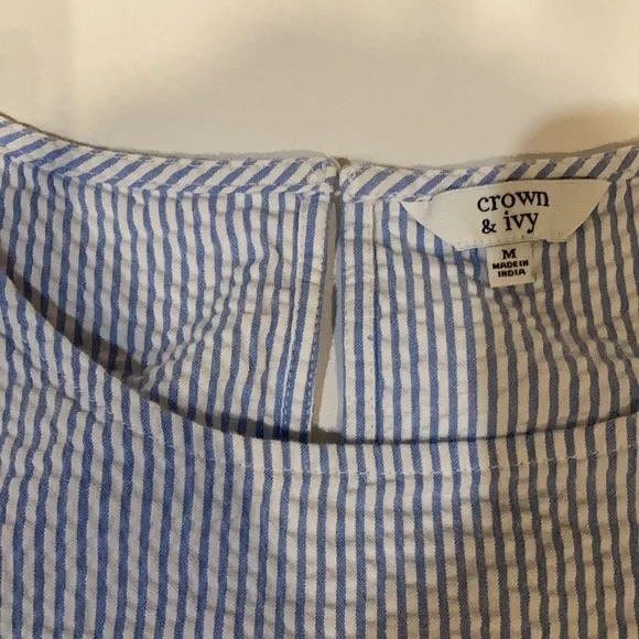 NEW Crown & Ivy Seersucker Striped Bell Sleeve Top White Blue Size M - Picture 7 of 13